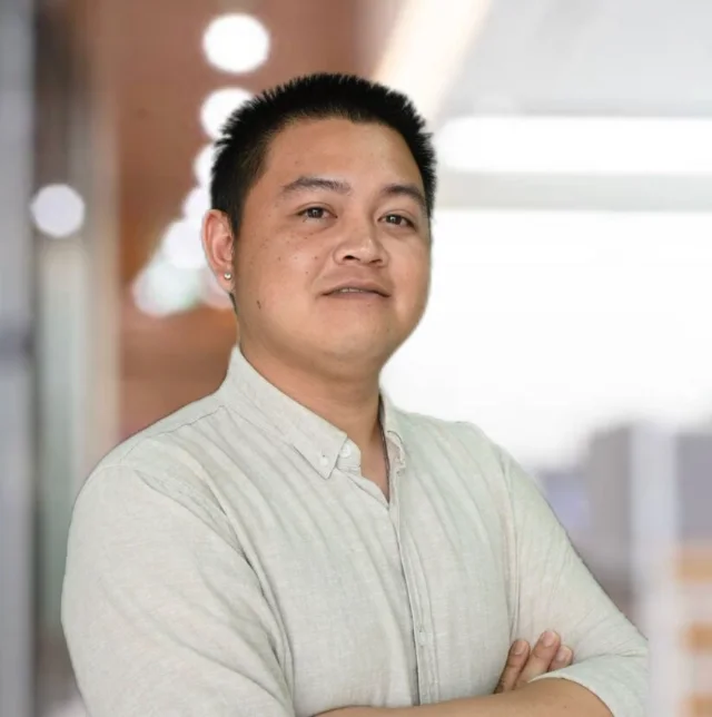 Rhoje Pangilinan, Kundenservice